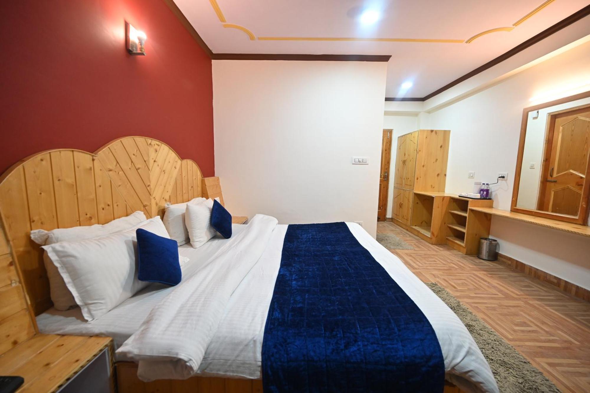 Krishana Cottage A Pure Veg !!!300 M From Hadimba Temple!!!Balcony Rooms!!!Veg Restaurant!!!Couple Friendly!!!Family Cottage!!! Manali  Ngoại thất bức ảnh