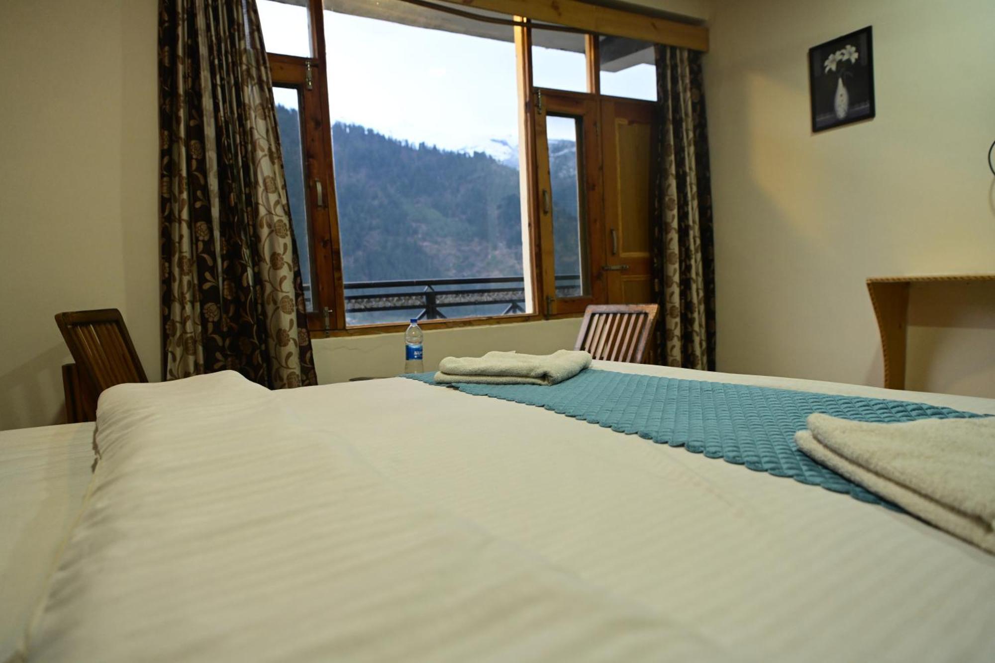 Krishana Cottage A Pure Veg !!!300 M From Hadimba Temple!!!Balcony Rooms!!!Veg Restaurant!!!Couple Friendly!!!Family Cottage!!! Manali  Ngoại thất bức ảnh