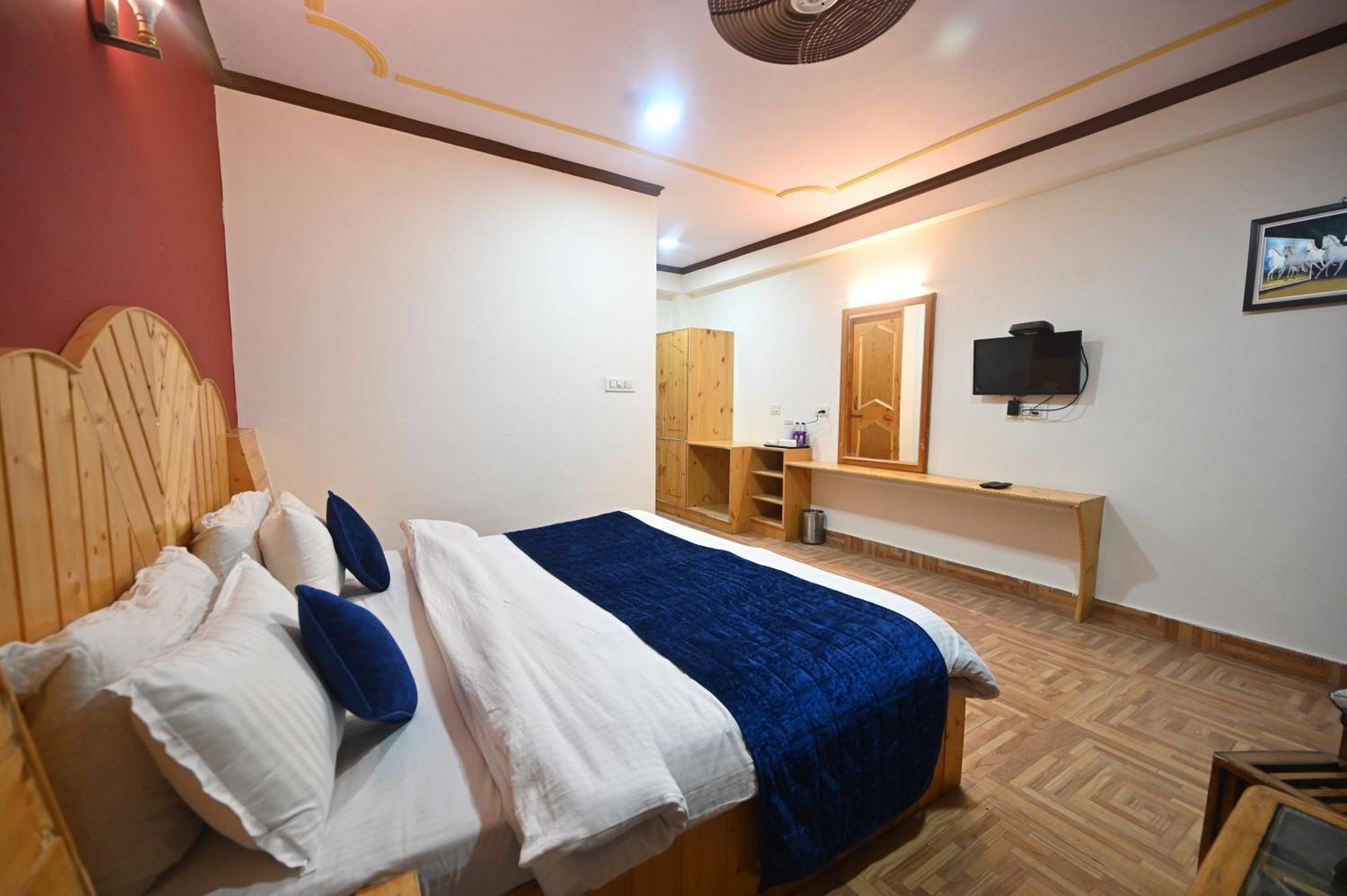Krishana Cottage A Pure Veg !!!300 M From Hadimba Temple!!!Balcony Rooms!!!Veg Restaurant!!!Couple Friendly!!!Family Cottage!!! Manali  Ngoại thất bức ảnh