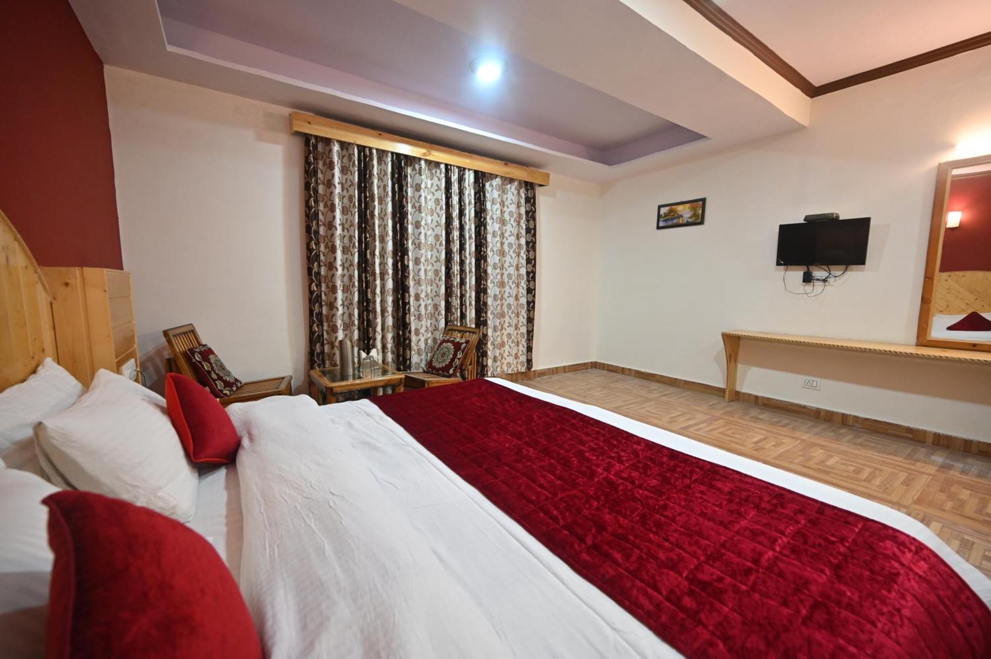 Krishana Cottage A Pure Veg !!!300 M From Hadimba Temple!!!Balcony Rooms!!!Veg Restaurant!!!Couple Friendly!!!Family Cottage!!! Manali  Ngoại thất bức ảnh