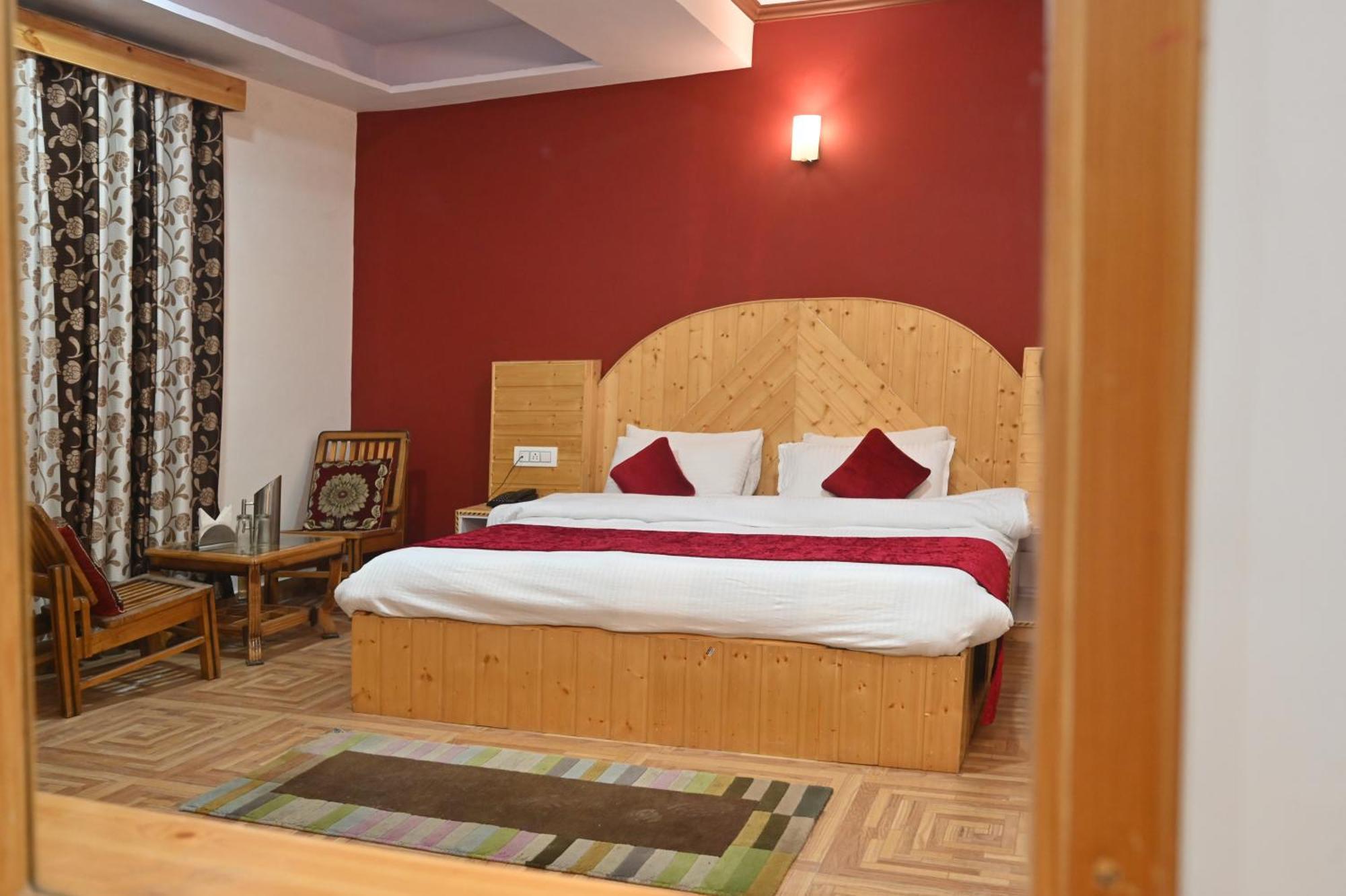 Krishana Cottage A Pure Veg !!!300 M From Hadimba Temple!!!Balcony Rooms!!!Veg Restaurant!!!Couple Friendly!!!Family Cottage!!! Manali  Ngoại thất bức ảnh