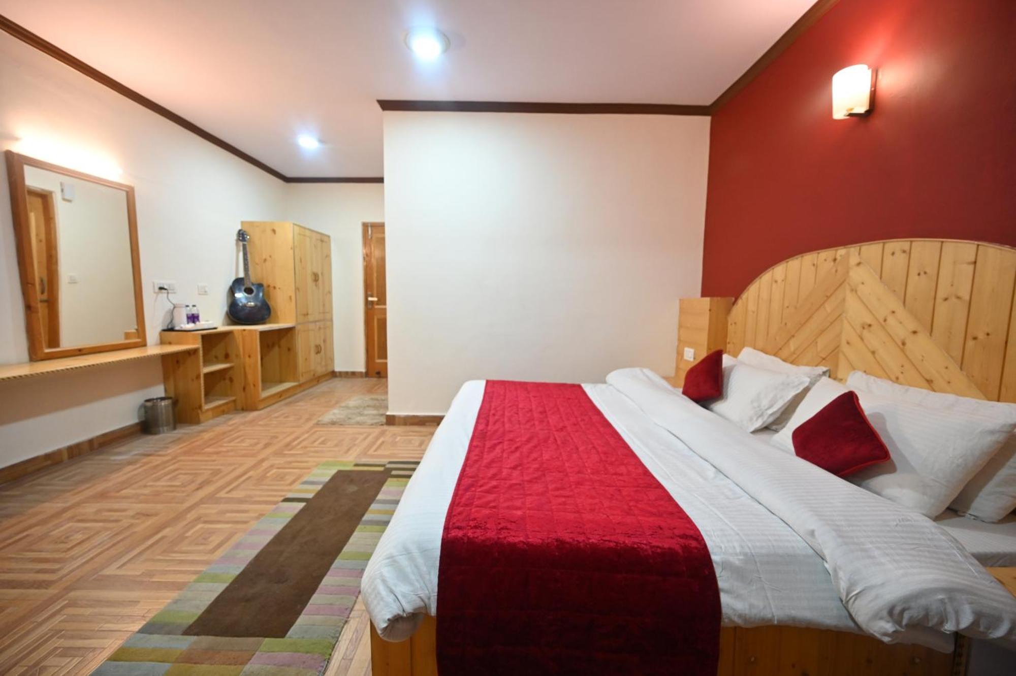 Krishana Cottage A Pure Veg !!!300 M From Hadimba Temple!!!Balcony Rooms!!!Veg Restaurant!!!Couple Friendly!!!Family Cottage!!! Manali  Ngoại thất bức ảnh