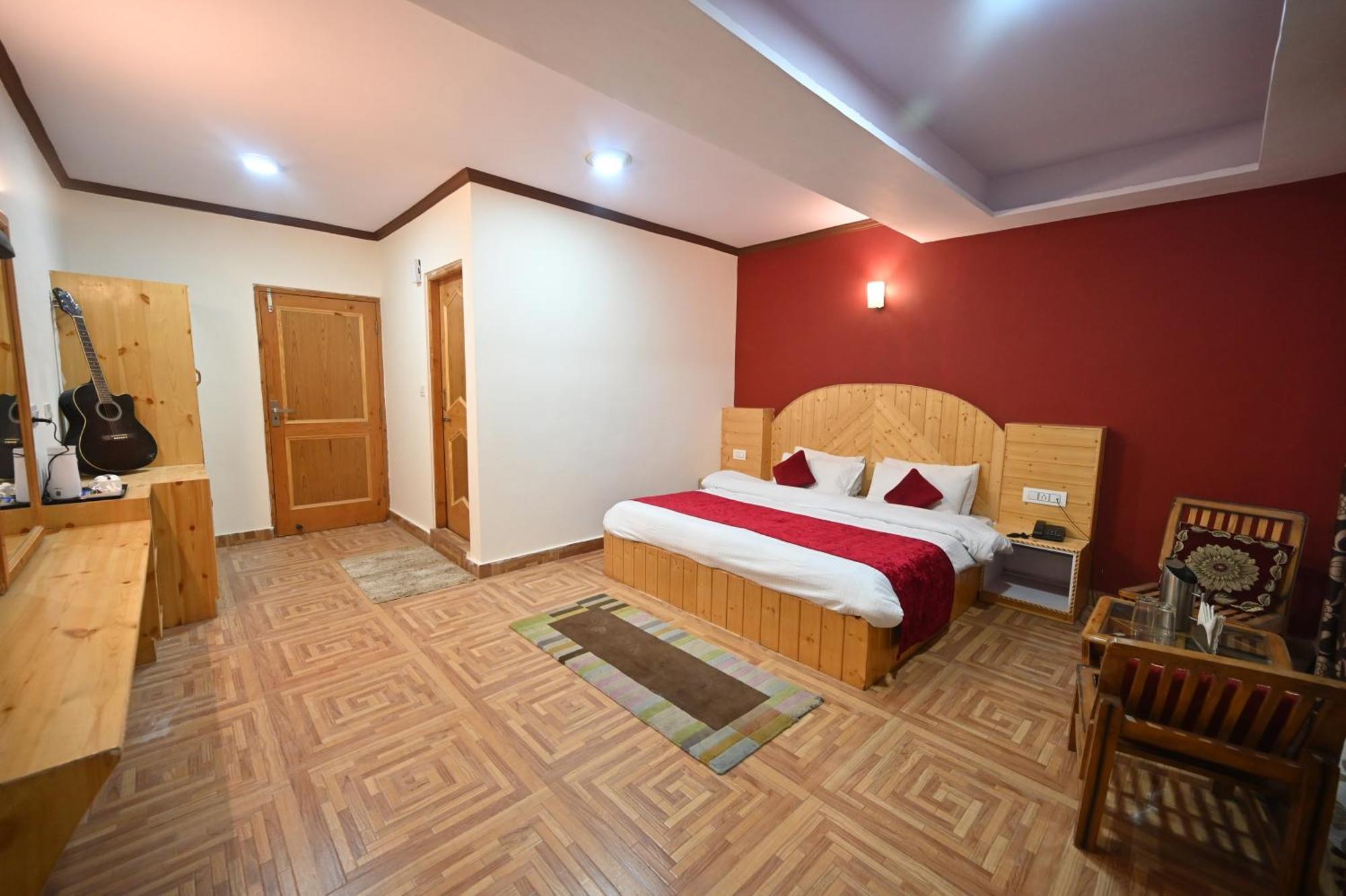 Krishana Cottage A Pure Veg !!!300 M From Hadimba Temple!!!Balcony Rooms!!!Veg Restaurant!!!Couple Friendly!!!Family Cottage!!! Manali  Ngoại thất bức ảnh
