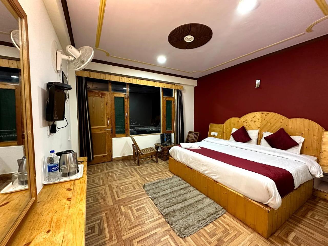 Krishana Cottage A Pure Veg !!!300 M From Hadimba Temple!!!Balcony Rooms!!!Veg Restaurant!!!Couple Friendly!!!Family Cottage!!! Manali  Ngoại thất bức ảnh